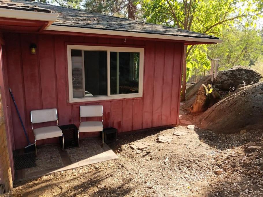 Sleeping Wolf Guest House Oakhurst Exterior photo
